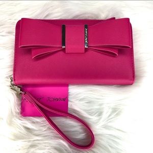 🎉HP🎉 Betsey Johnson Wallet/Wristlet.